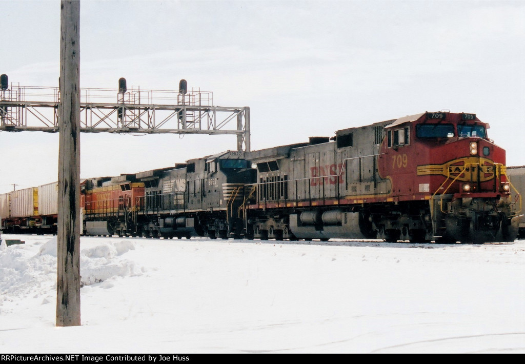 BNSF 709 West